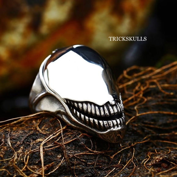 Silver Stainless Venom Alien Poison Pill Secret Compartment Ring Size 8 and 10 - Picture 11 of 11
